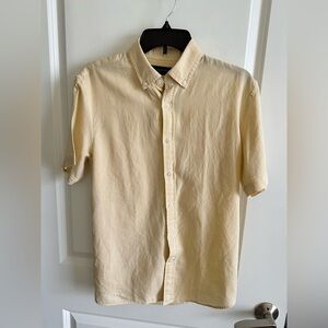 Banana Republic Men’s Slim Fit Short Sleeve Yellow Shirt Size Small